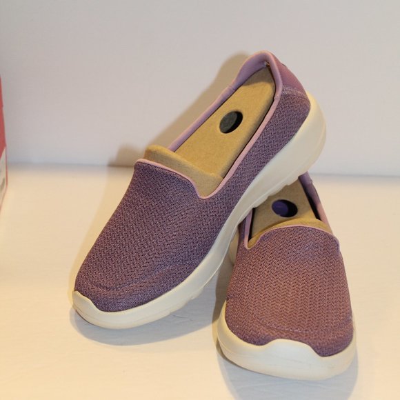 Skechers Shoes - NIB SKECHERS PERFORMANCE  IN LAVENDAR COLOR SIZE 7 M